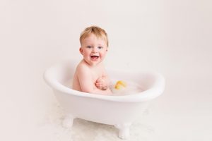 baby smiling in the bath during Huntingdon cake smash photography session